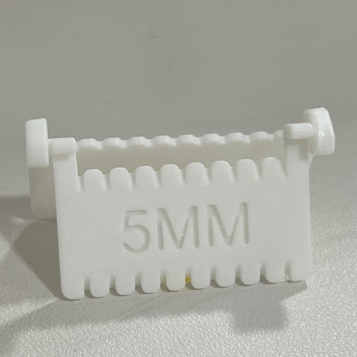 🔥Clip-On Sewing Edge Guide for Precise Hemming, Quilting & Fabric Stitching